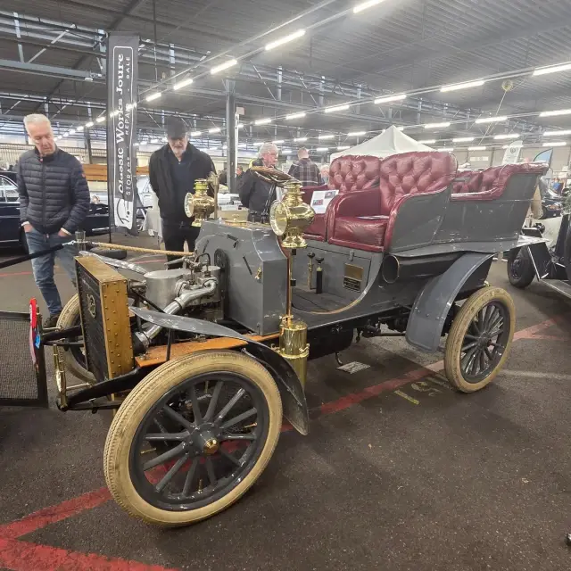 Ook in de wintermaanden staan we niet stil!
+Als Nationale Oldtimerdag trokken we naar Eelde Classics om rond te neuzen, inspiratie op te doen  oude én nieuwe contacten spreken en natuurlijk... Onze ogen de kost te geven.
+Zo bouwen we nu al achter de schermen aan een prachtige jubileumeditie op 21 juni 2026.
+#NationaleOldtimerdag #EeldeClassics